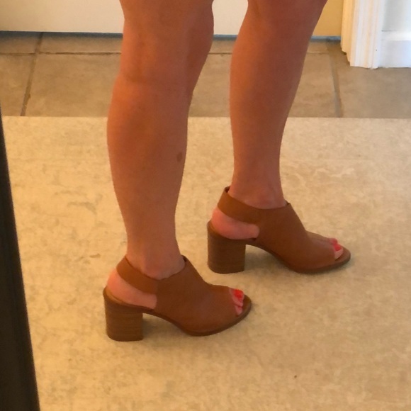 Perforated cognac open toe shoes - Picture 3 of 6